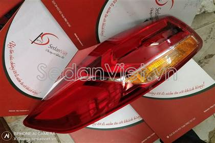 Đèn hậu ngoài trái 92401F2400