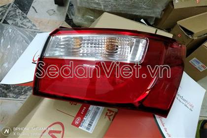Đèn hậu ngoài phải 924021W050