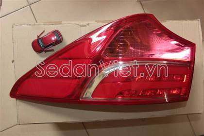 Đèn hậu ngoài phải Hyundai Santafe 2013-2015