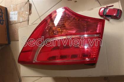 Đèn hậu ngoài phải 924022W135