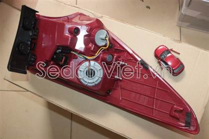 Đèn hậu ngoài phải 924022W135