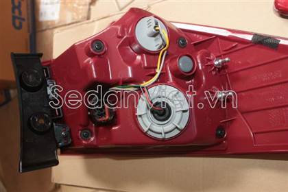 Đèn hậu ngoài phải 924022W135