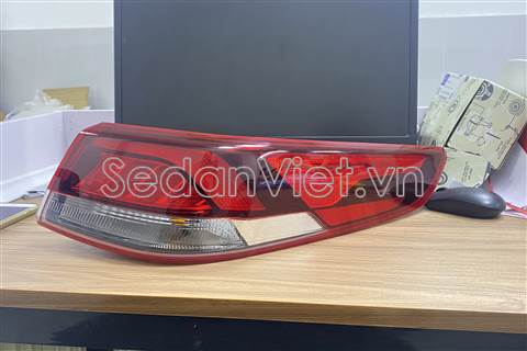 Đèn hậu ngoài phải 92402D5000