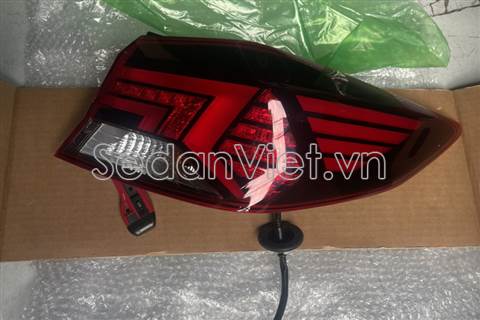 Đèn hậu ngoài phải 92402F2600
