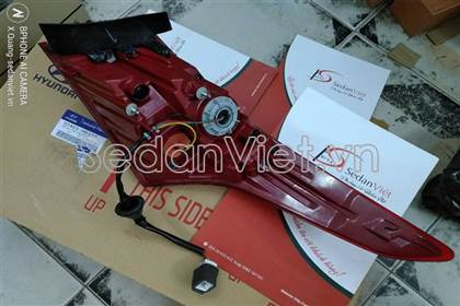 Đèn hậu ngoài phải 92402H6100