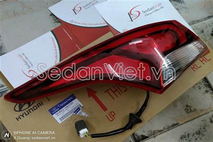 Đèn hậu ngoài phải 92402H6100