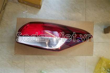 Đèn hậu ngoài phải 92402A7600