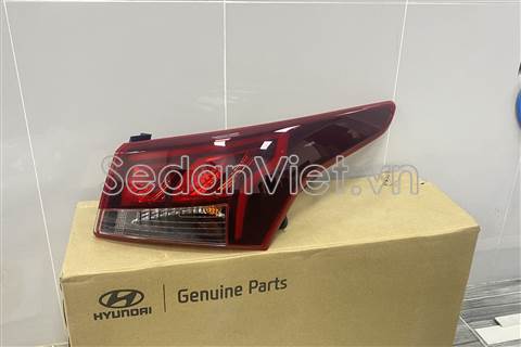 Đèn hậu ngoài phải 92402H6600