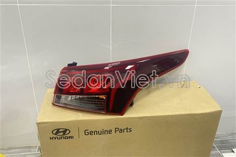 Đèn hậu ngoài phải 92402H6600