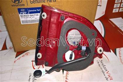 Đèn hậu trong trái 92403B4700