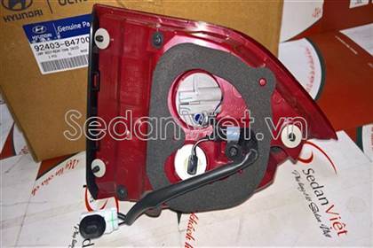 Đèn hậu trong trái 92403B4700