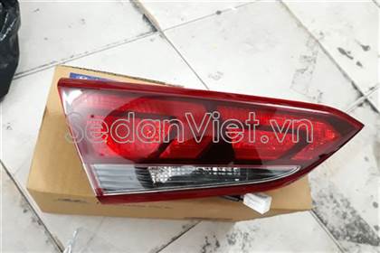 Đèn hậu trong trái 92403H6000