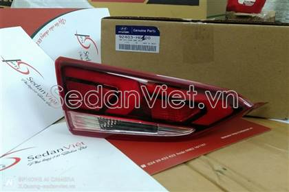 Đèn hậu trong trái 92403H6100