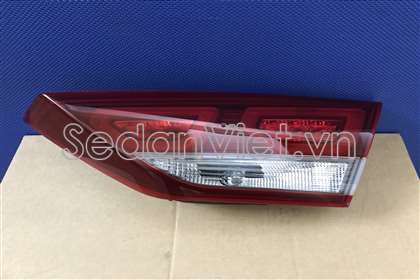 Đèn hậu trong phải 92404F2110