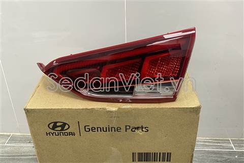 Đèn hậu trong phải 92404H6600