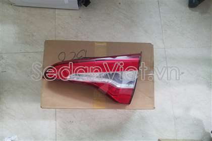Đèn hậu trong phải 924062P600