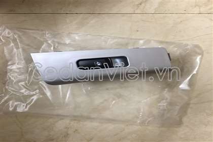 Công tắc lên xuống kính sau 935802B000S4