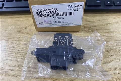 Công tắc lên xuống cửa sau 935802L010
