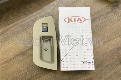 Công tắc lên xuống kính sau phải 935802P500J7