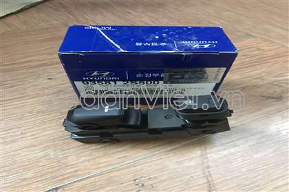 Công tắc lên xuống kính trước phải 935812S500