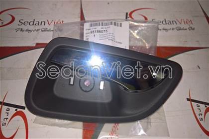 Tay mở cửa trong trước 95186075