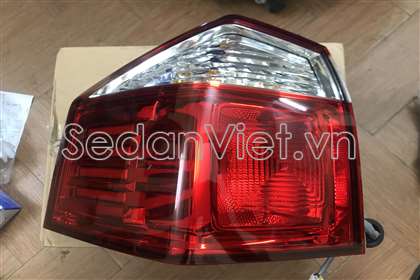 Đèn hậu ngoài trái 95238338