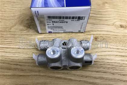 Van chia dầu phanh 96414975