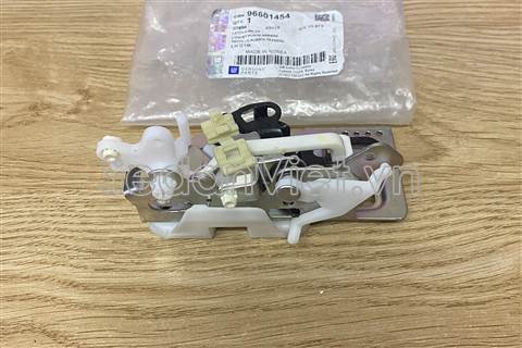 Ổ khóa ngậm cánh cửa sau dùng cho xe Chevrolet Spark 2006-2010