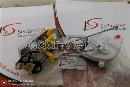 Ổ khóa ngậm cánh cửa trước phải 96601456