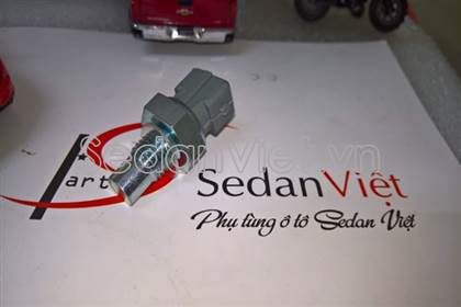 Cảm biến nhiệt độ nước lắp thân máy Chevrolet Spark 2011-2013