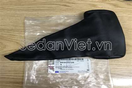 Chụp bụi cần phanh tay dùng cho xe Chevrolet Spark 2016