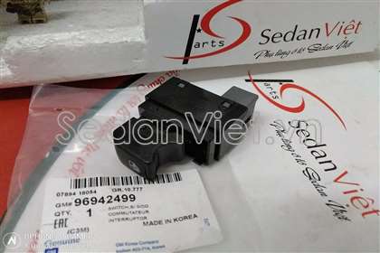 Công tắc lên xuống kính cánh cửa 96942499