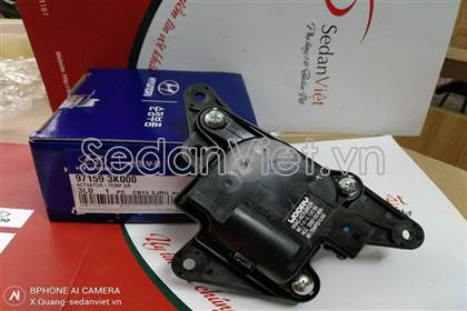 Motor mở cửa gió điều hòa trong xe 971593K000