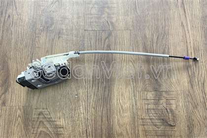 Ổ khóa ngậm cánh cửa trước A2047200335