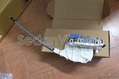 Ổ khóa ngậm cánh cửa sau A2047303935
