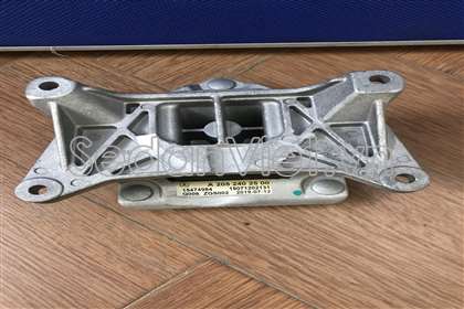Cao su chân hộp số A2052402500