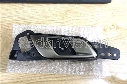 Tay mở cửa trong trước Ford Everest 2017-2020