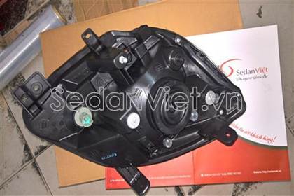 Vỏ đèn pha phải CW750076