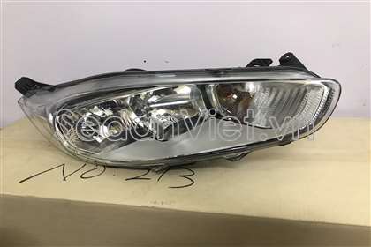 Vỏ đèn pha phải Ford Fiesta 2014-2015