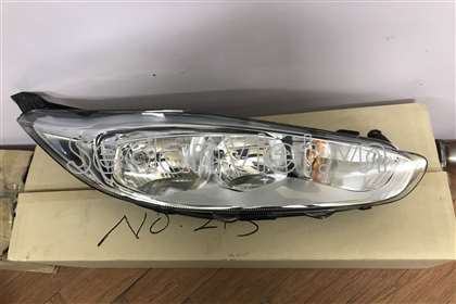 Vỏ đèn pha phải D6BB13W029GB