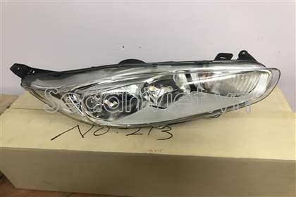 Vỏ đèn pha phải D6BB13W029GB