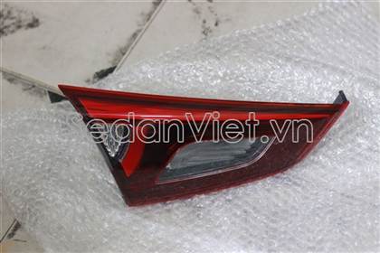 Đèn hậu trong trái Mazda 2 2015-2017
