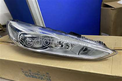 Vỏ đèn pha phải - F1EB13D154