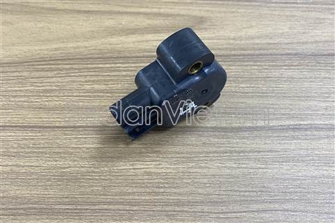 Cảm nhiệt độ trong xe F5RZ9B989BA