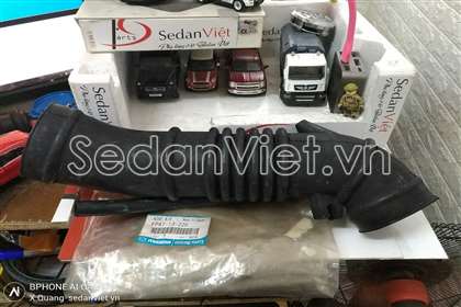 Cao su cổ hút động cơ Ford Laser 1999-2003