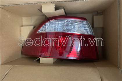 Đèn hậu ngoài trái dùng cho xe Mazda 626 1997-2001