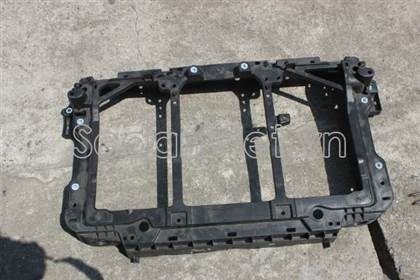 Khung đỡ két nước dùng cho xe Mazda 3 2013-2016