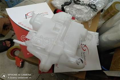 Bình nước rửa kính dùng cho xe Mazda 3 2017-2019