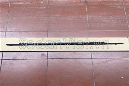 Nẹp chân kính cánh cửa ngoài trước phải KB7W50640C