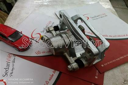 Cụm gông phanh MB858464